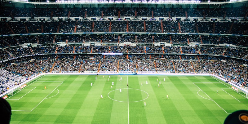 哈兰德在比赛中突破射门的精彩瞬间